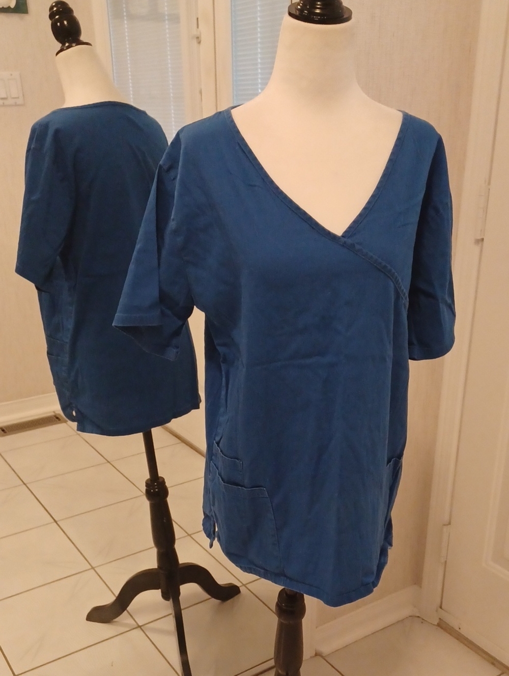 4/$40 Blue V-Neck Utility Top (Scrub) - Size Large